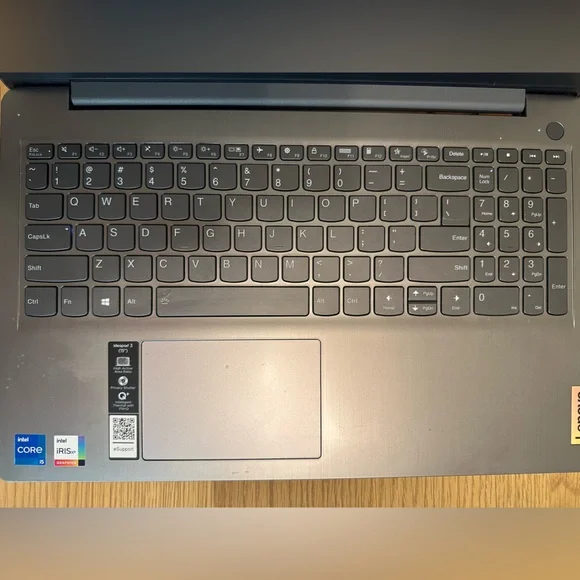 Lenovo Laptop IdeaPad 3 15ITL6 82H801DQUS Intel
Core i5 Touchscreen Windows 11 - Picture 5 of 10